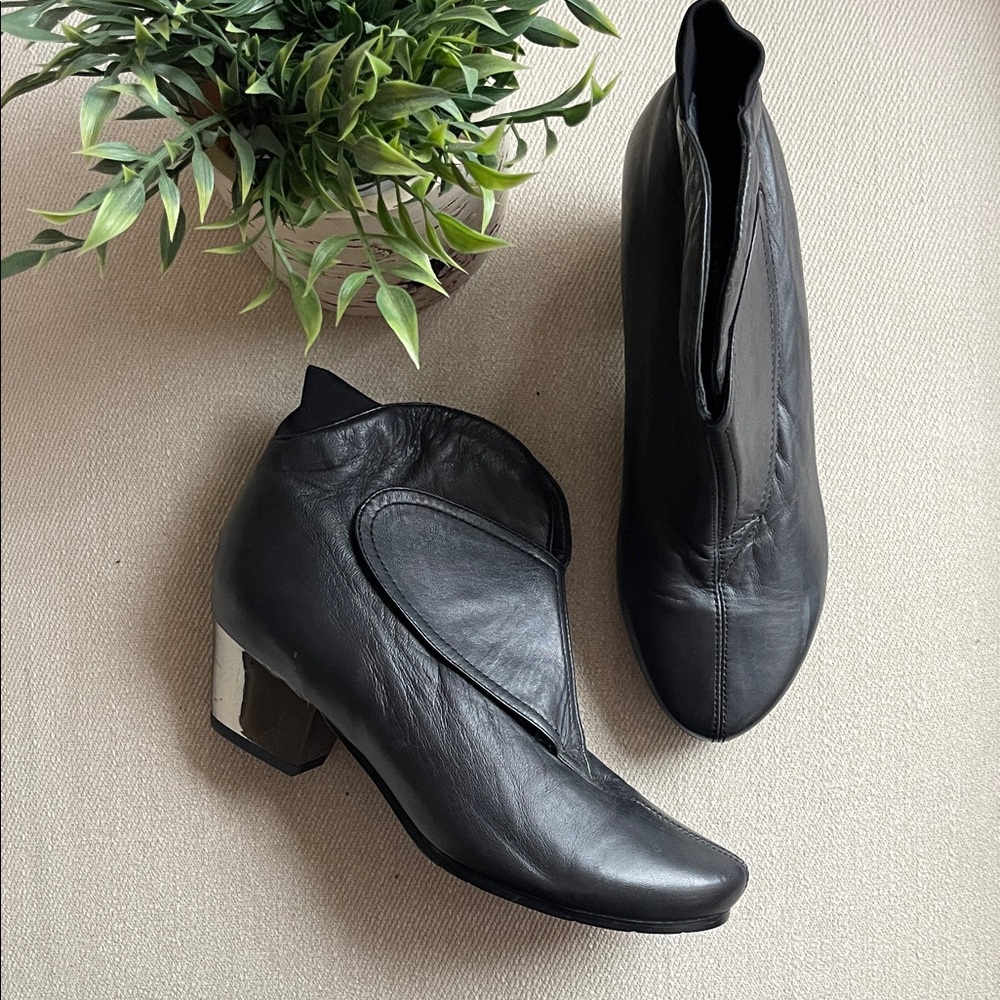 SOFT LEATHER BOOTIE